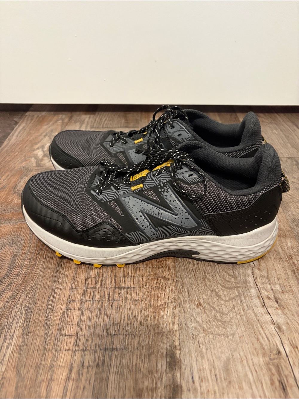 New Balance Men’s Black and Gray Athletic Trail Shoes 4E (Extra Wide)